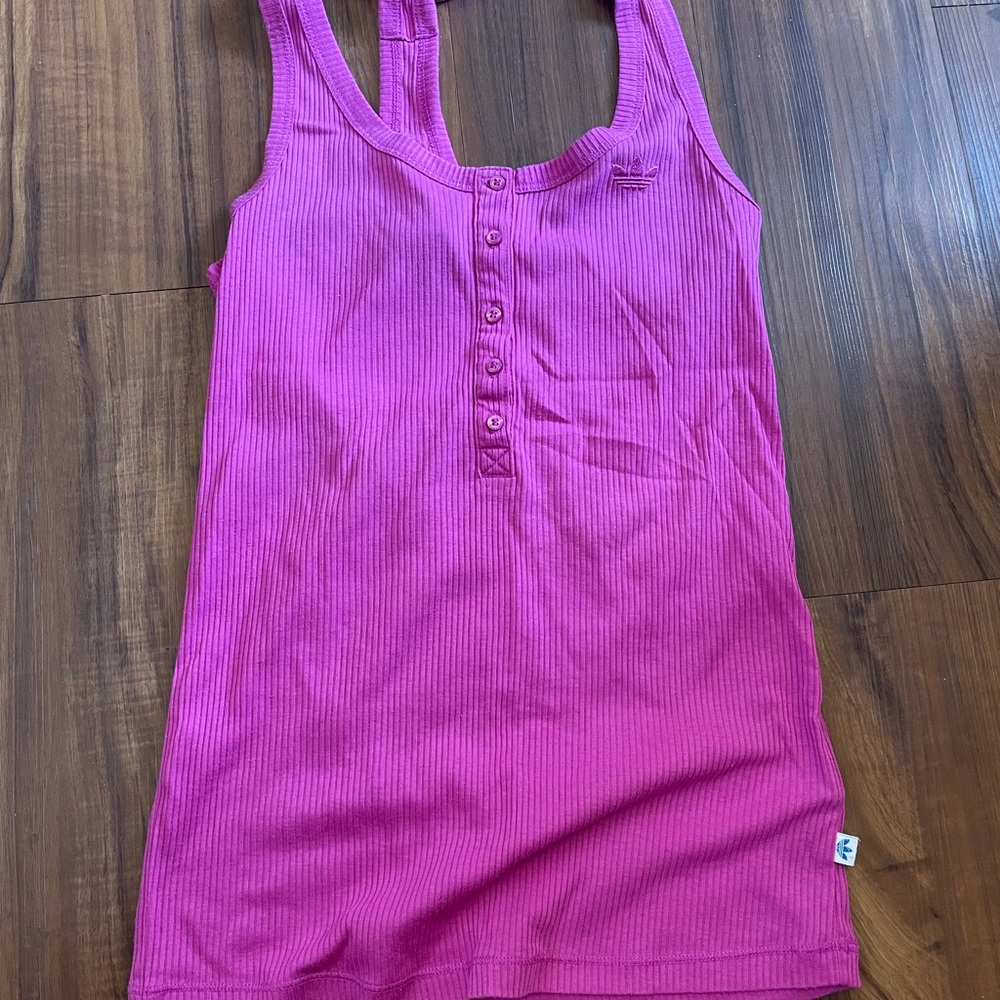 Athletic tops